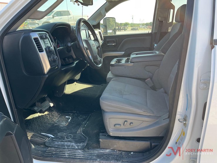 2018-chevrolet-2500-image-13