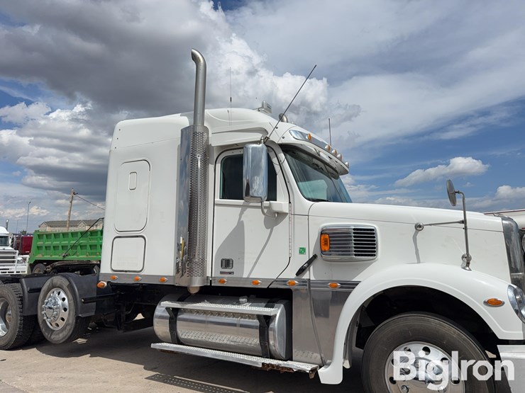 2012-freightliner-coronado-132-image-18