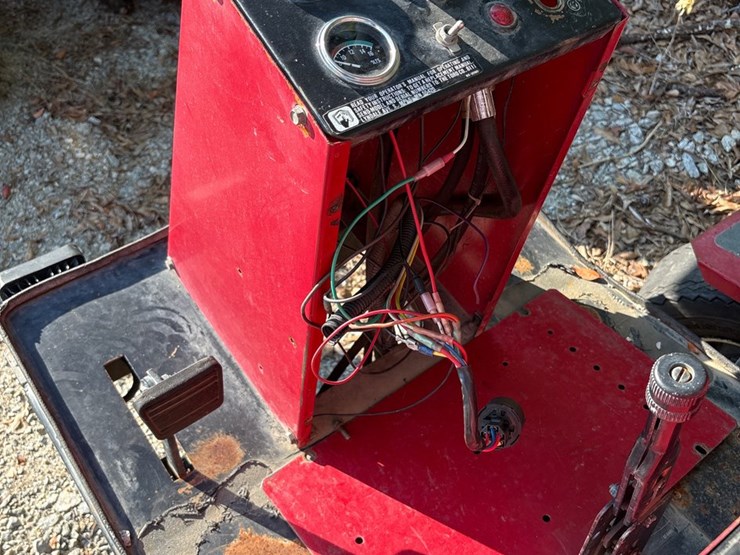 #1053-•-toro-1100-sprayer-image-10