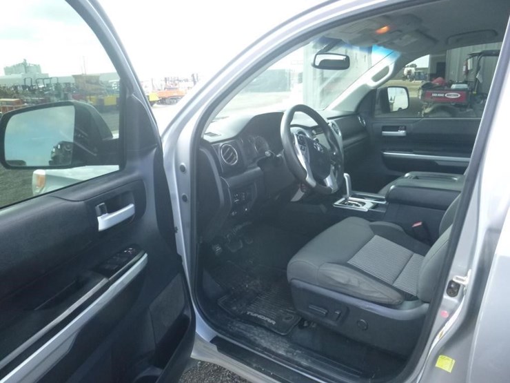 2015-toyota-tundra-image-5