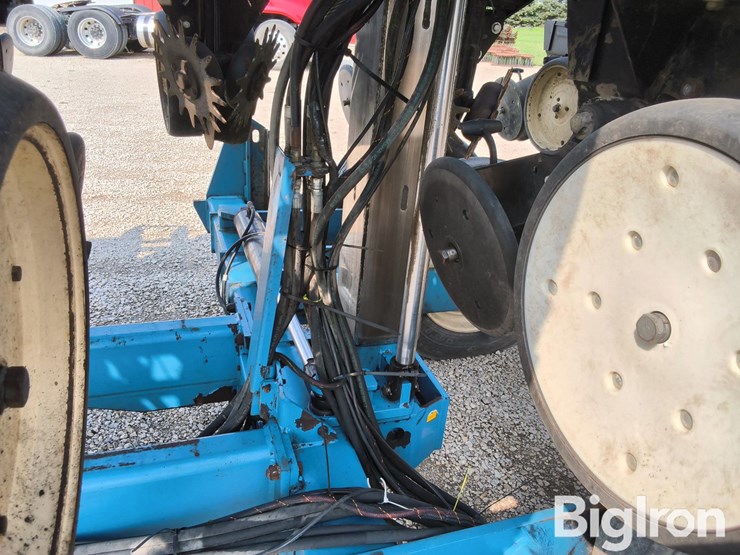 kinze-2600-image-16