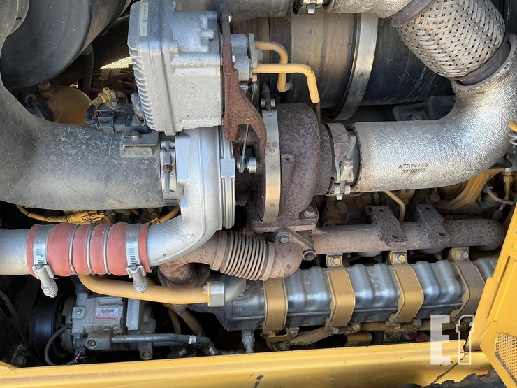 2012-deere-700k-lgp-image-18