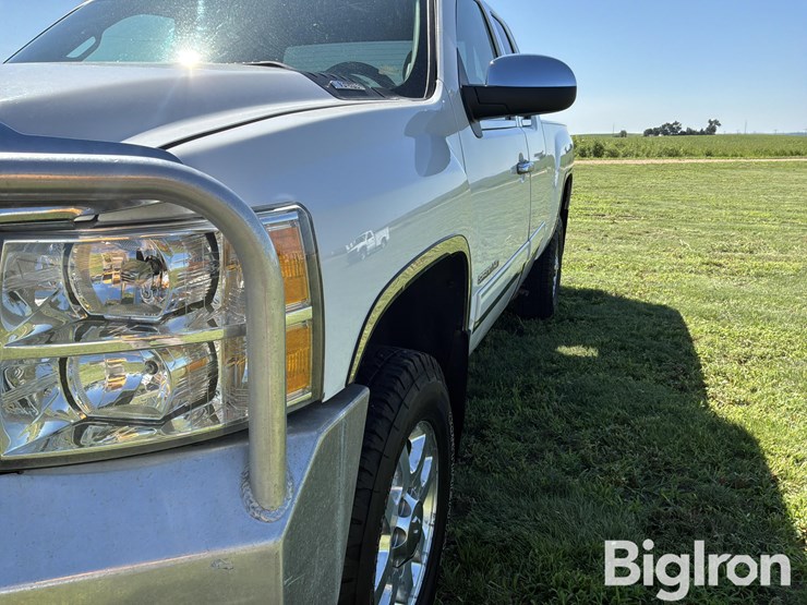2013-chevrolet-silverado-2500-image-13