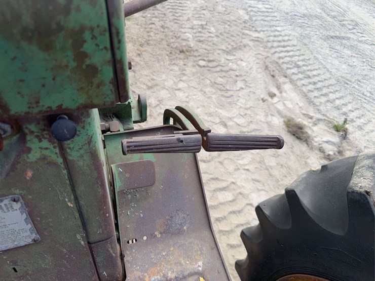 john-deere-3010-image-34