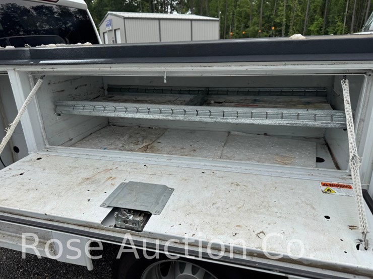 2022-chevrolet-3500-image-12
