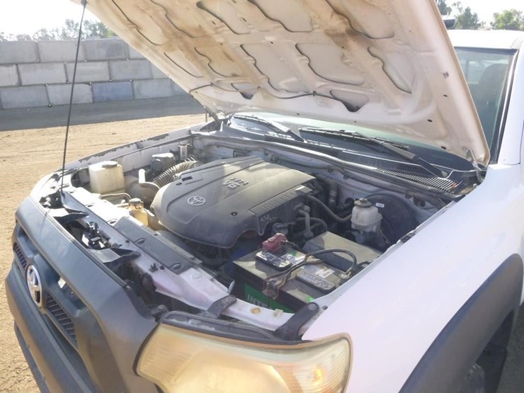 2013-toyota-tacoma-image-25