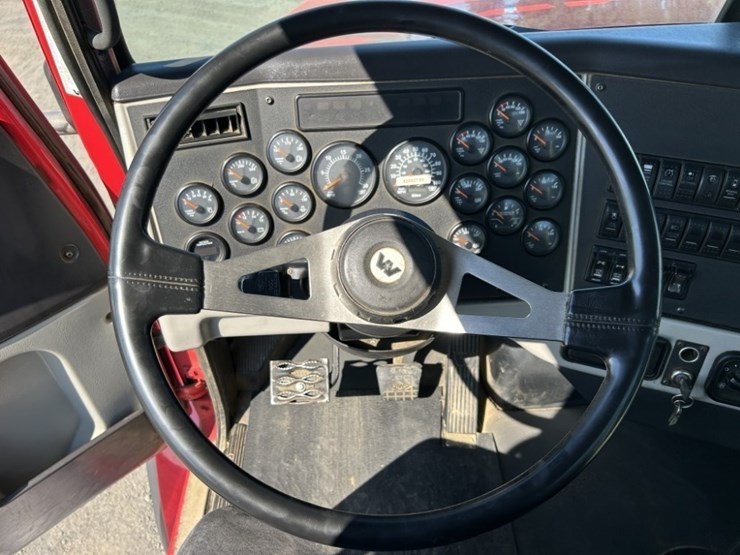 2015-western-star-4900sb-image-25