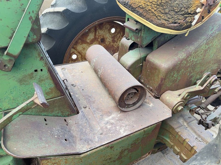 john-deere-3010-image-29