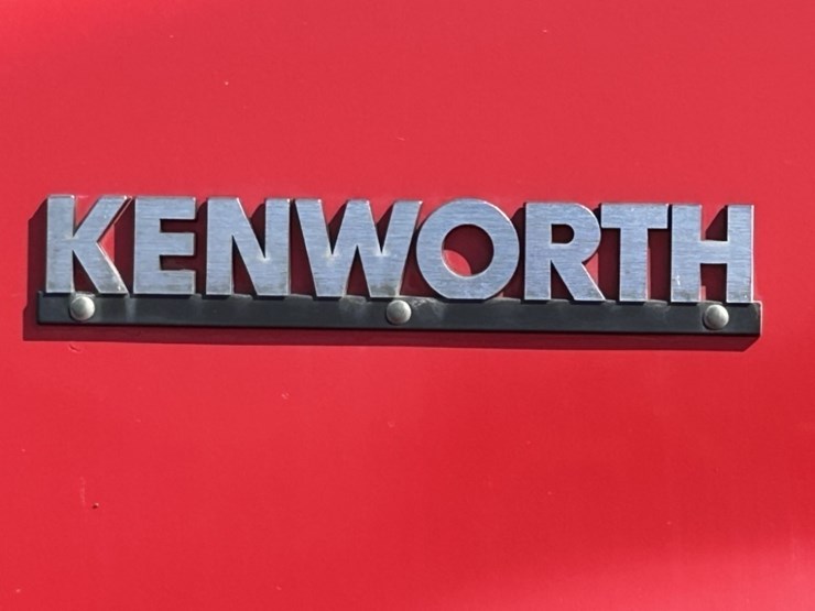 2005-kenworth-w900-image-10