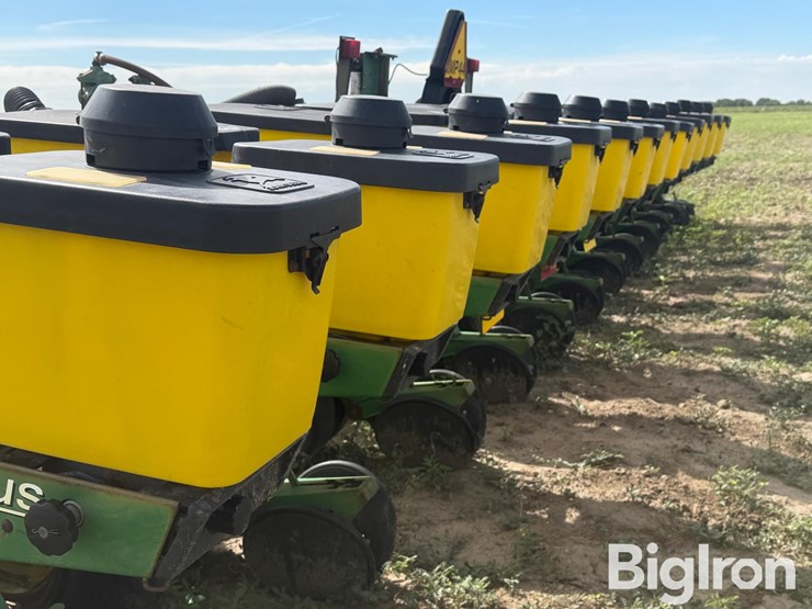 john-deere-1710-image-9