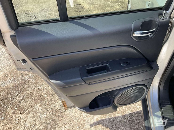 2013-jeep-compass-image-21