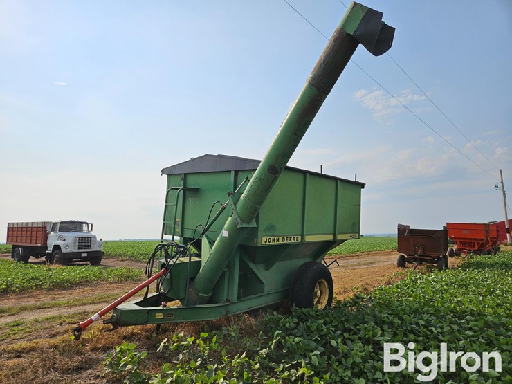 john-deere-400-image-1