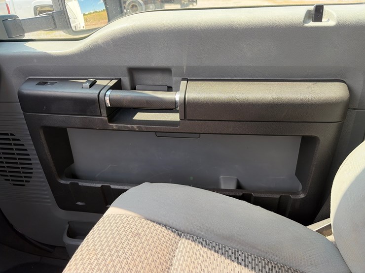 2012-ford-f550-image-17