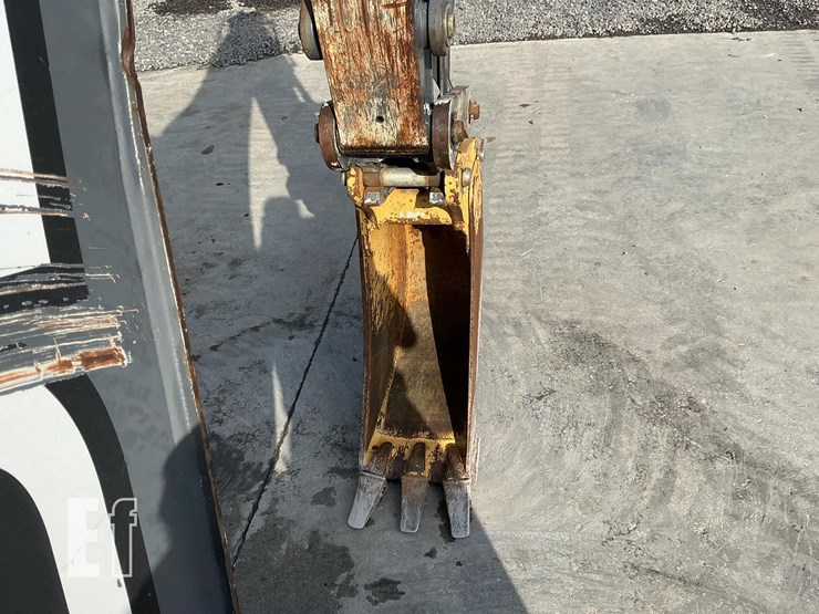 2010-deere-310j-image-11