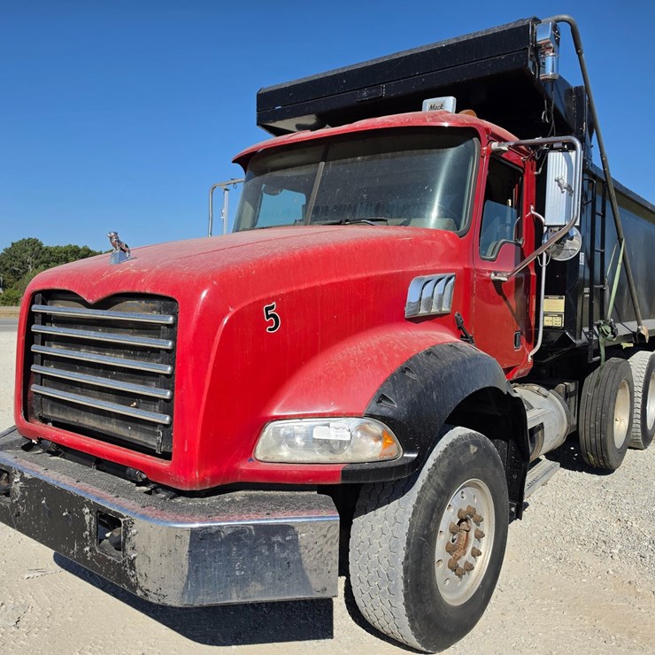 #26510 • 2006 Mack CT713 Triaxle Dump Truck