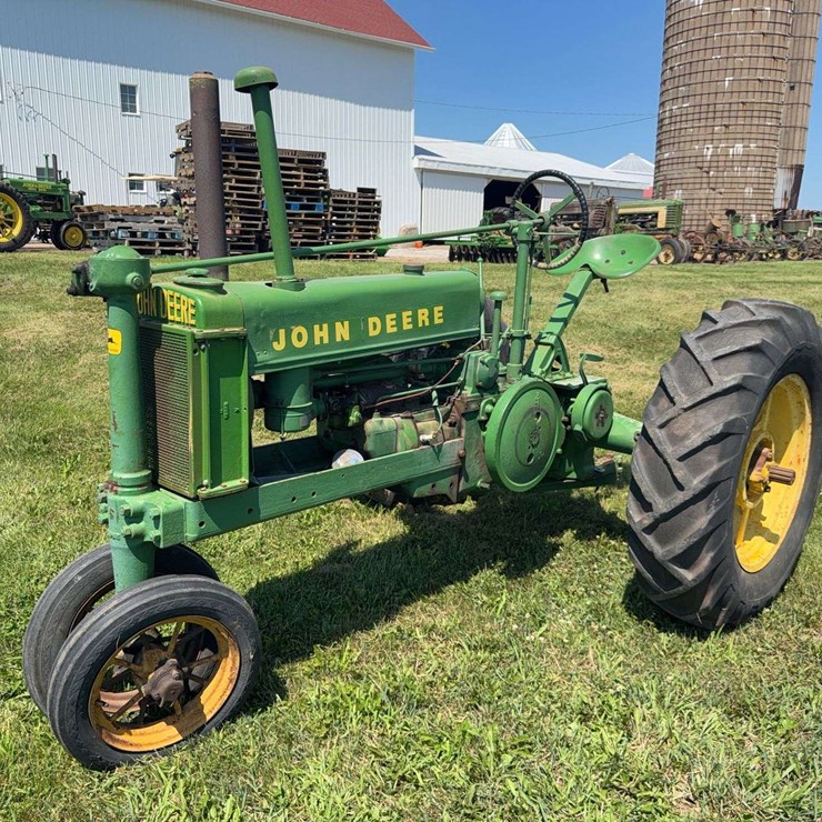 JOHN DEERE B