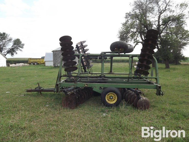 john-deere-230-image-8