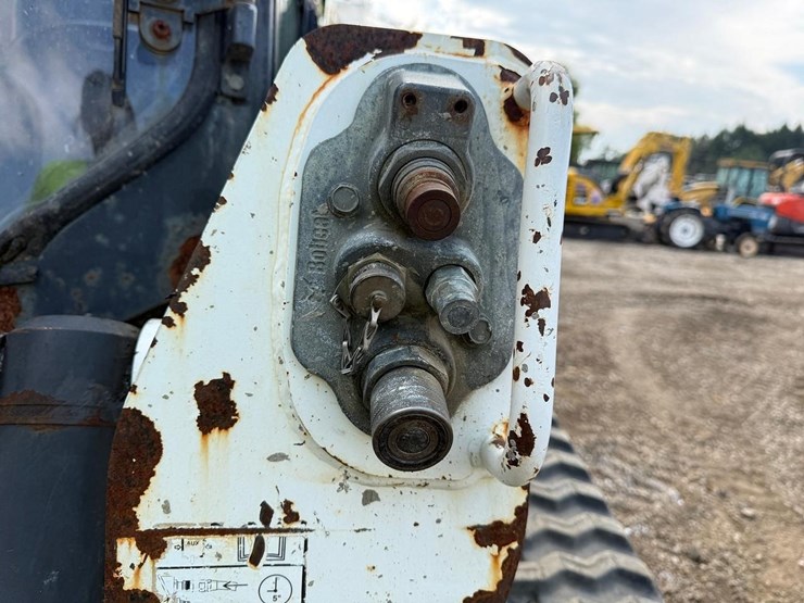 bobcat-t870-image-11