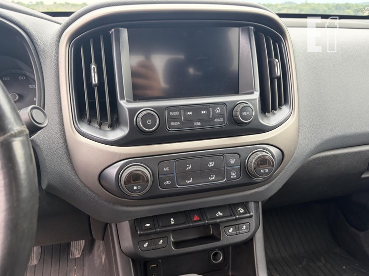 2017-chevrolet-colorado-image-12