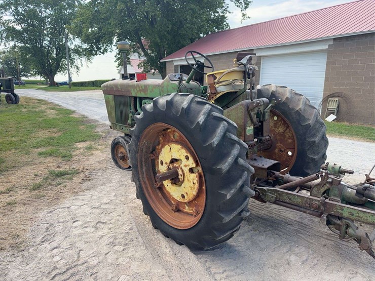john-deere-3010-image-3