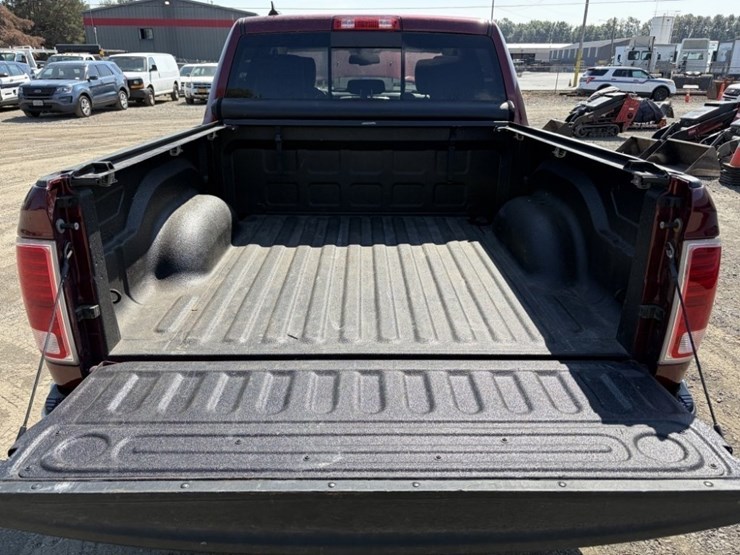 2017-ram-1500-laramie-image-21