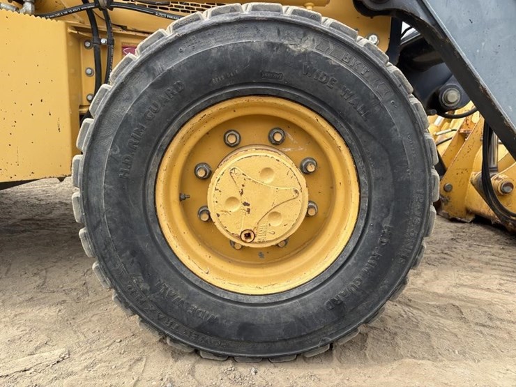 2013-deere-210k-ep-image-26
