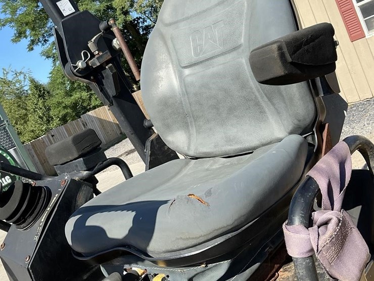 2010-caterpillar-cb34xw-image-9
