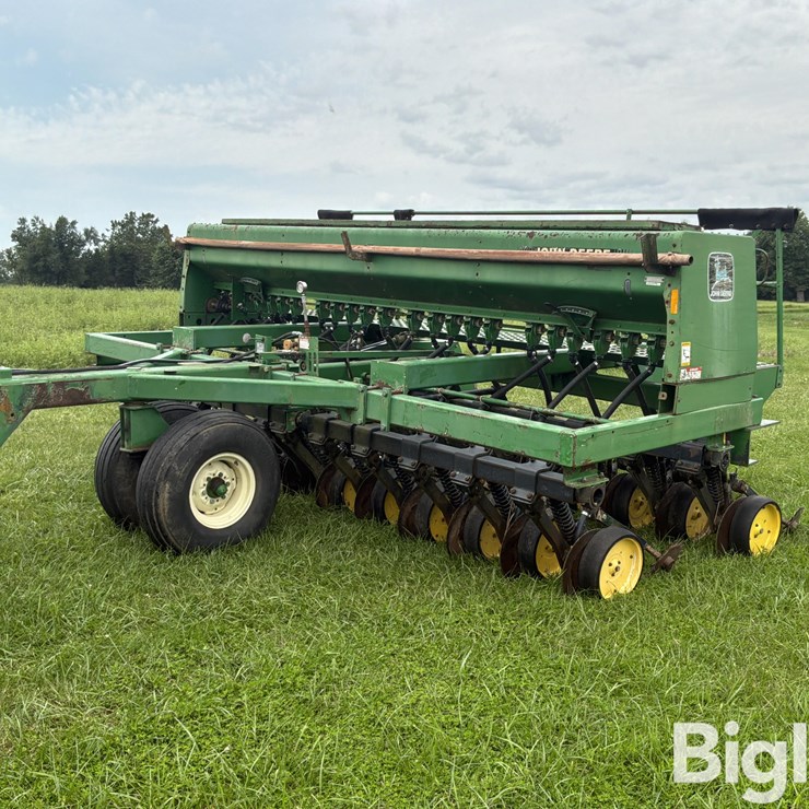 JOHN DEERE 750