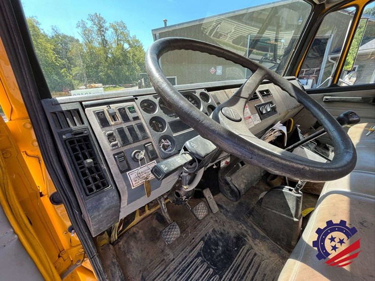1999-freightliner-fl70-image-75