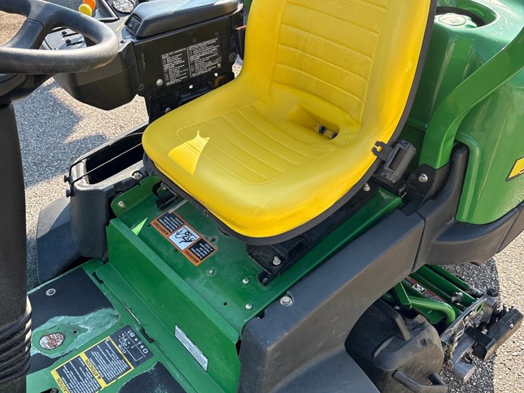 2022-john-deere-14-image-13