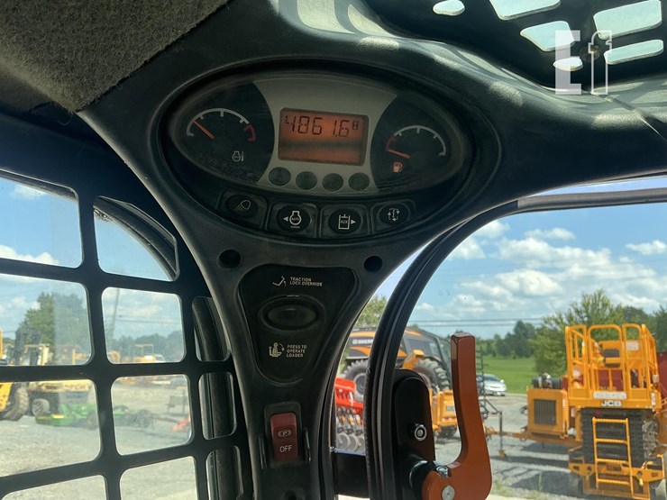 2014-bobcat-s650-image-15