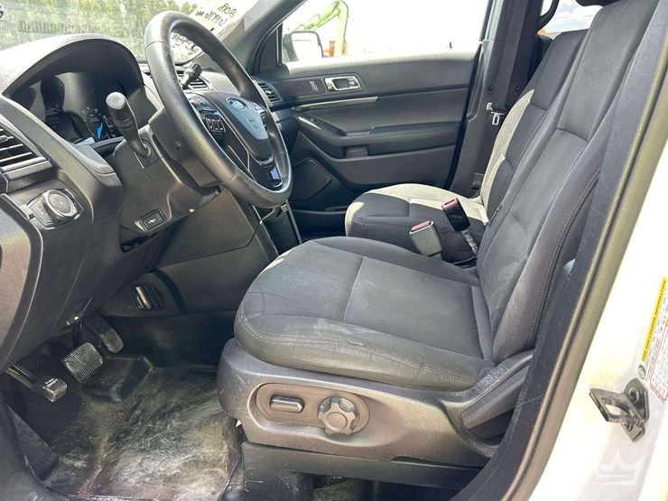2018-ford-explorer-image-13