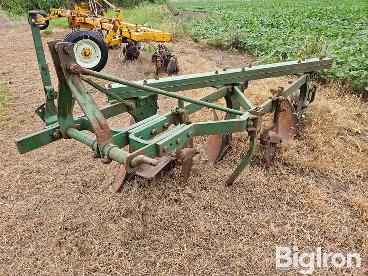 john-deere-f125-image-1