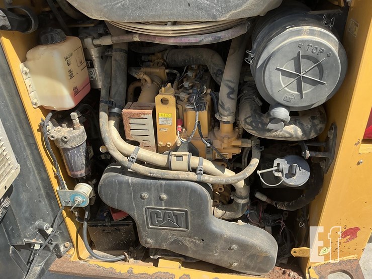 2015-caterpillar-259d-image-20