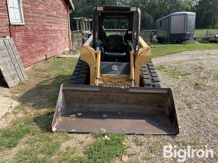 2006-deere-ct322-image-2