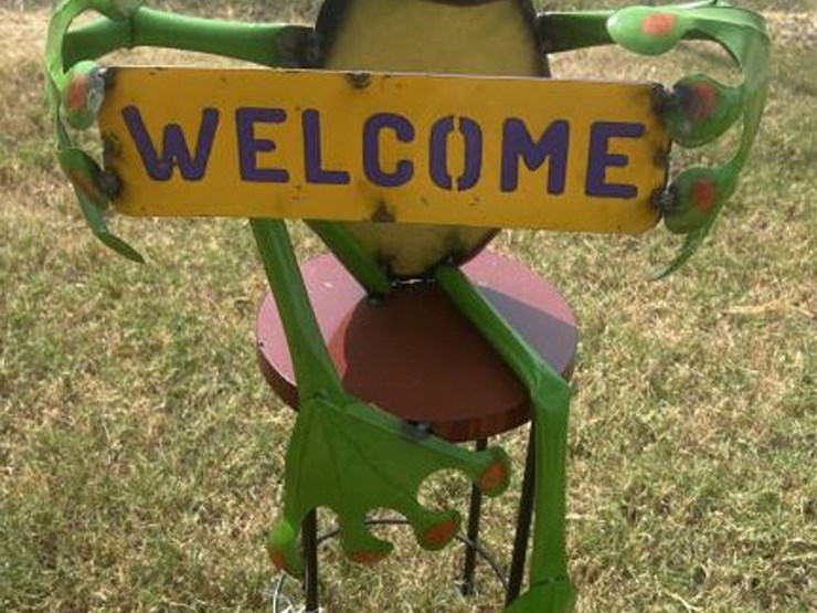 #153-•-metal-art---frog-sitting-on-stool-welcome-sign-image-1