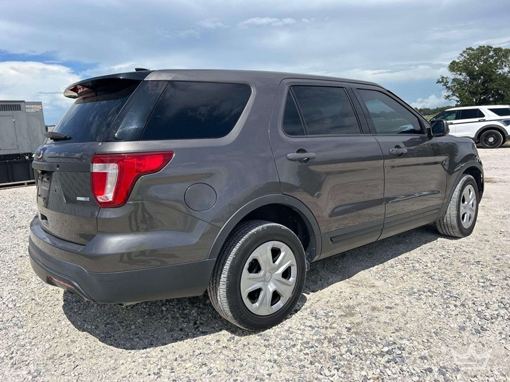 2017-ford-explorer-image-3