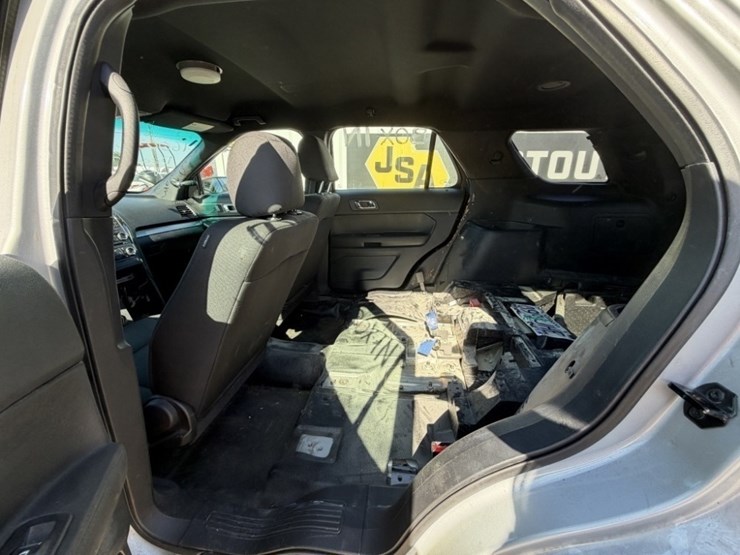 2016-ford-explorer-image-29