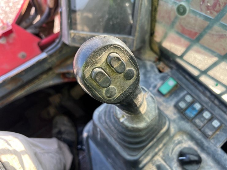 2021-takeuchi-tl12v2-image-16