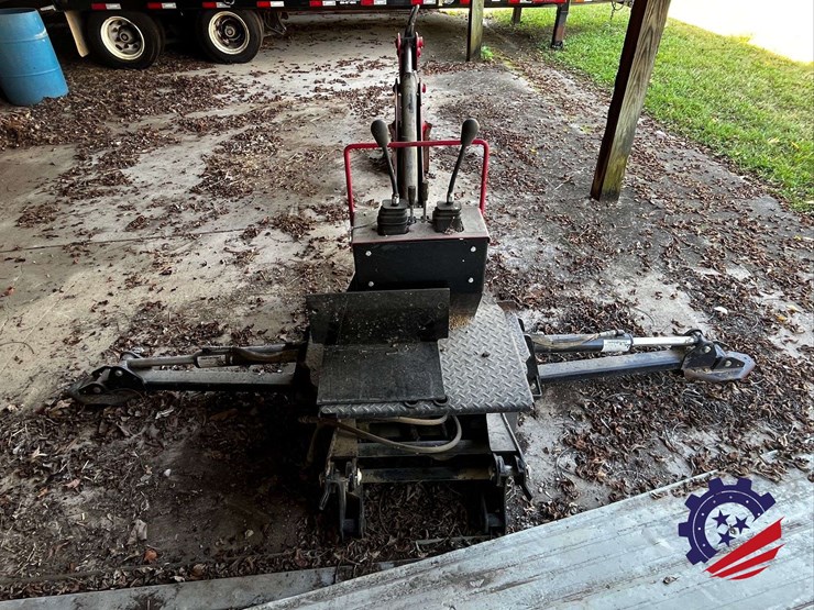 mahindra-1538b-farm-tractor-backhoe-attachment-image-9