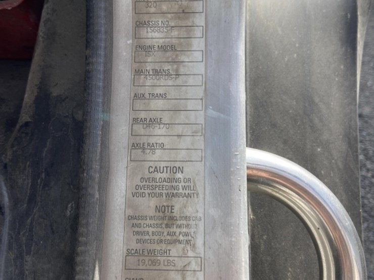 2012-peterbilt-320-image-11