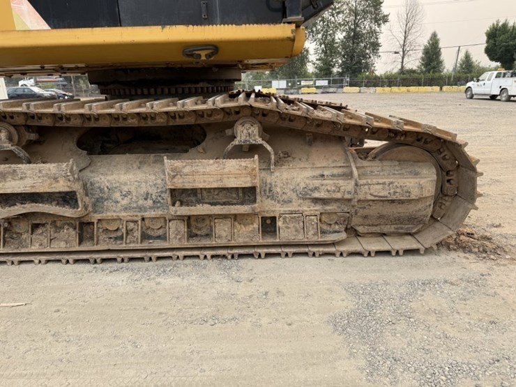 2013-caterpillar-568-image-21
