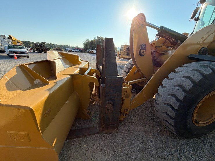 2015-caterpillar-924k-image-2