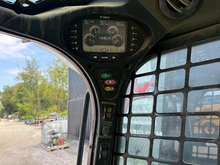 bobcat-t870-image-23
