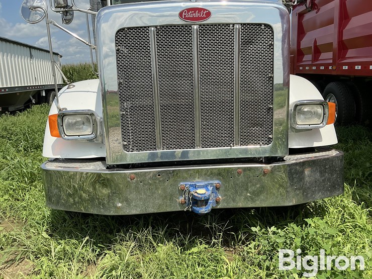 2015-peterbilt-365-image-12
