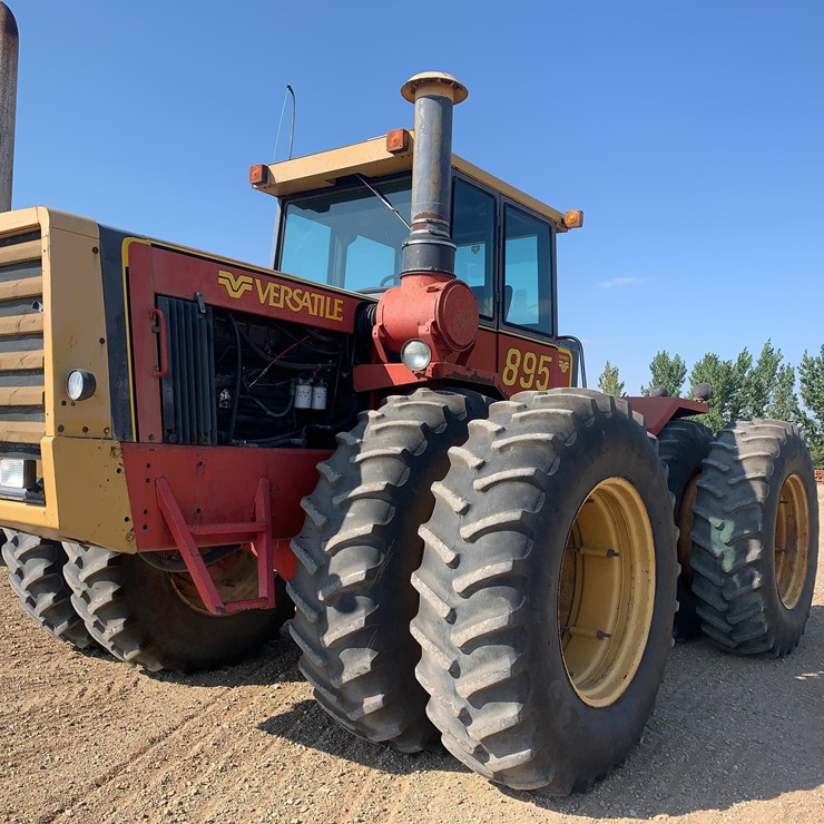 1981 VERSATILE 895