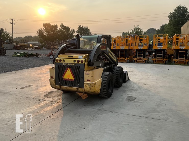 2016-new-holland-l228-image-4