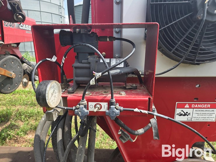 2011-case-ih-1240-image-17