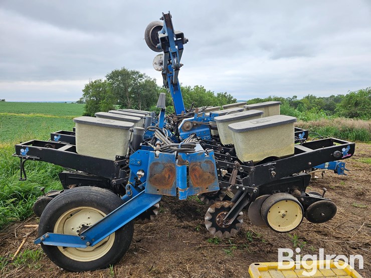1993-kinze-2200-image-4