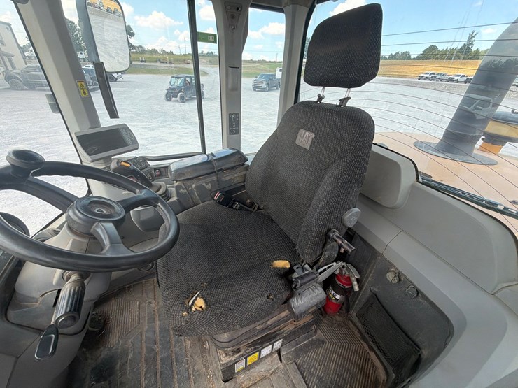 2015-caterpillar-924k-image-13